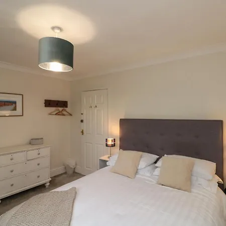 Chestnut * Scarborough